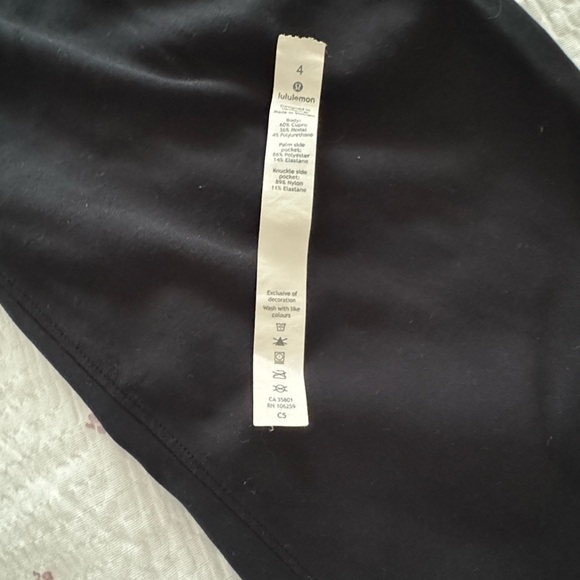lululemon Black Joggers size 4. Good used condition - Picture 8 of 10